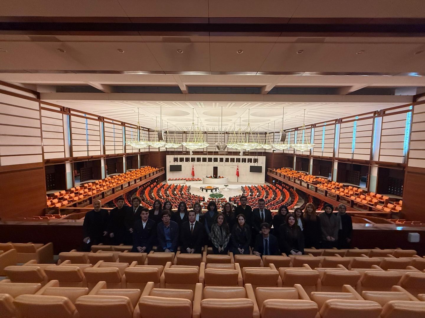 SUİK üyelerinin TBMM Genel Kurul Salonu'nda toplu fotoğrafı