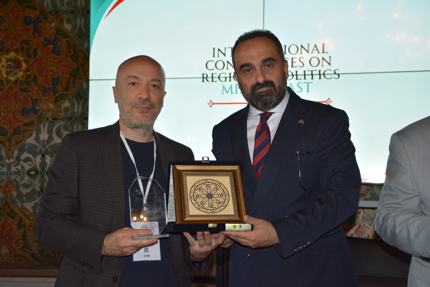 Plaket takdim töreni