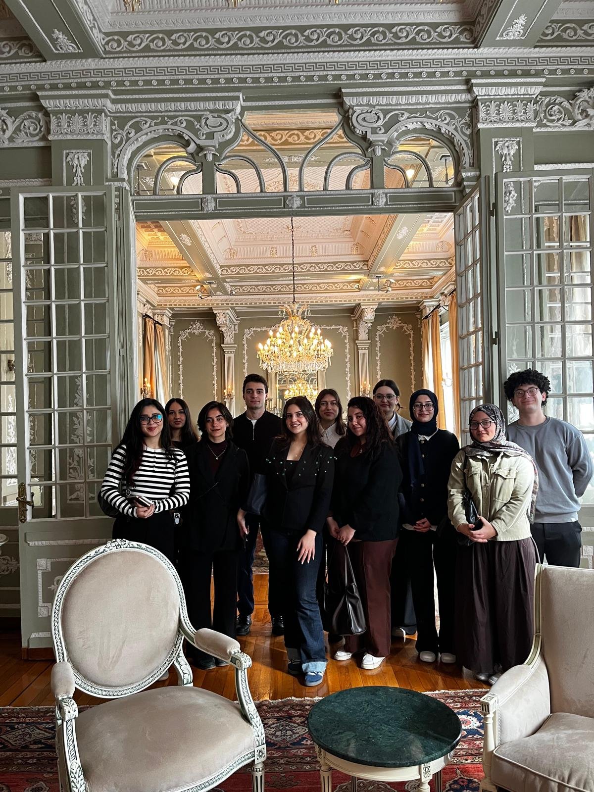 Belçika İstanbul Başkonsolosluğu ziyaretinde kulüp üyelerinin toplu fotoğrafı