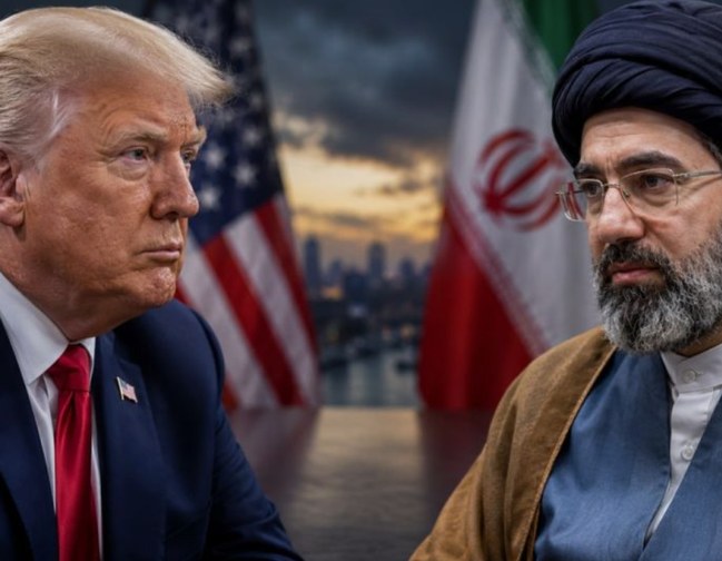 Trump ve İranlı bir din adamının karşılıklı portresi, ABD ve İran bayrakları